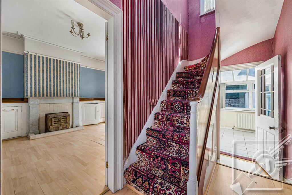 House in Dartford - More