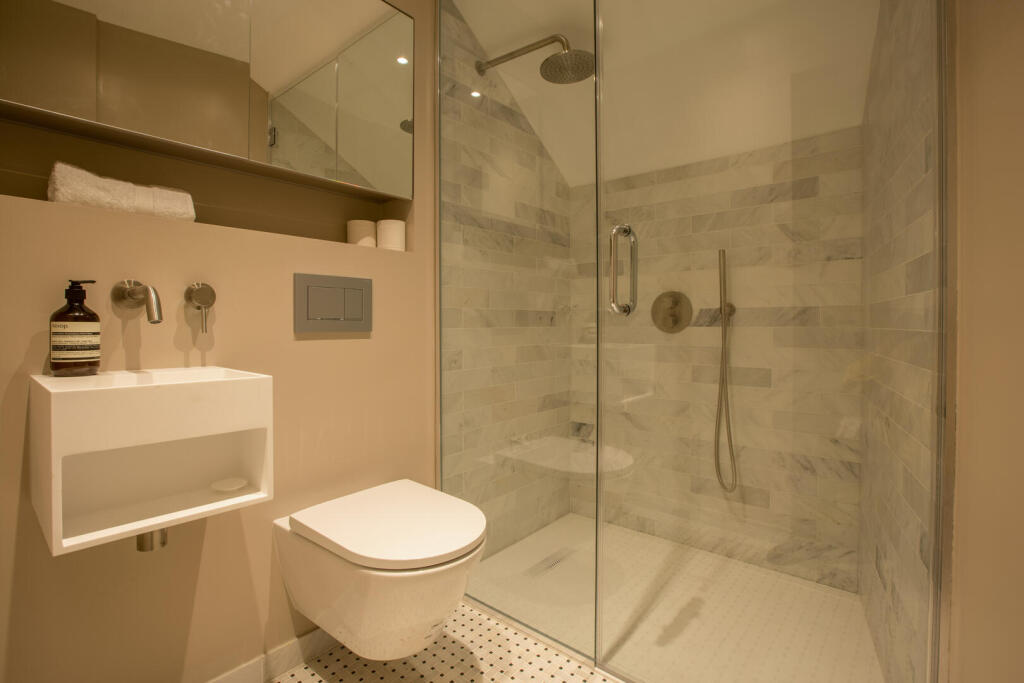 Apartment in London, Lot's Village, Brompton - More