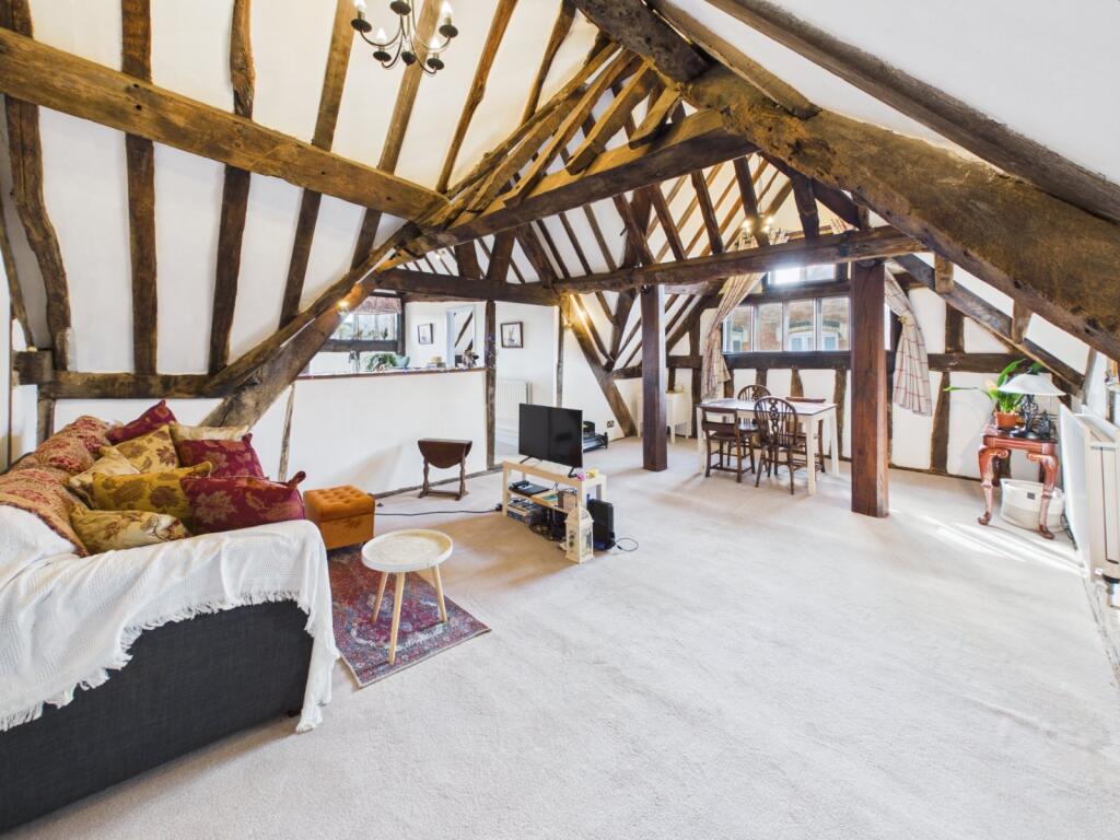 Apartment in Worcester, Worcestershire - View 5
