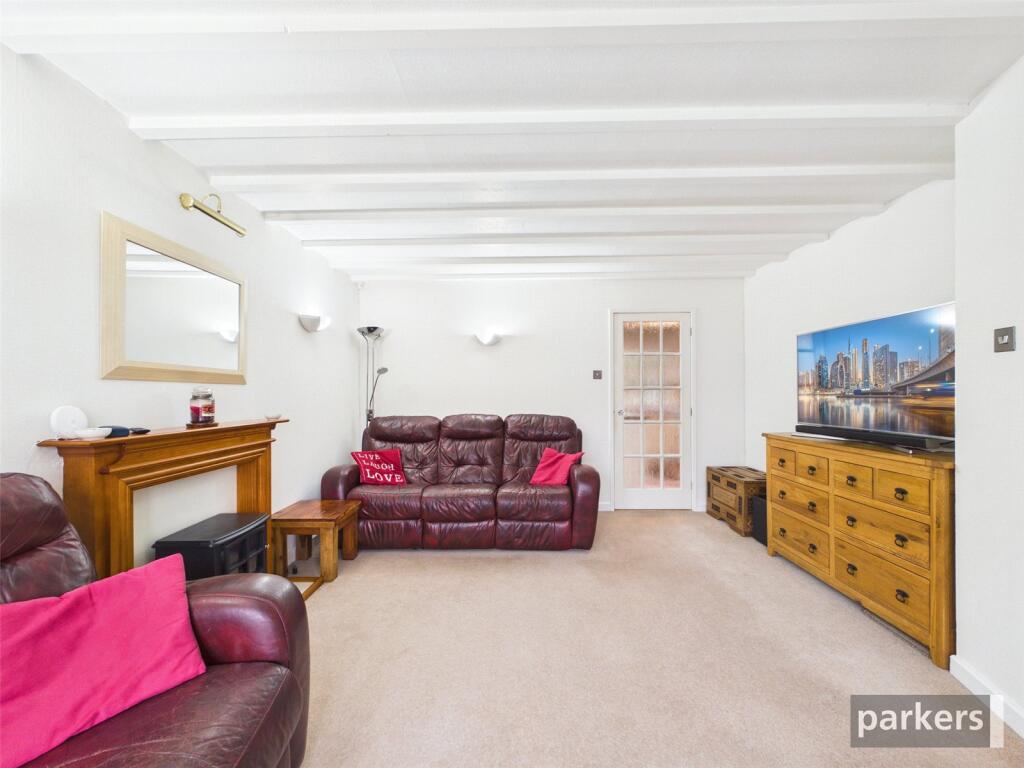 Vickers Close, Woodley, Berkshire, RG5 photo 3