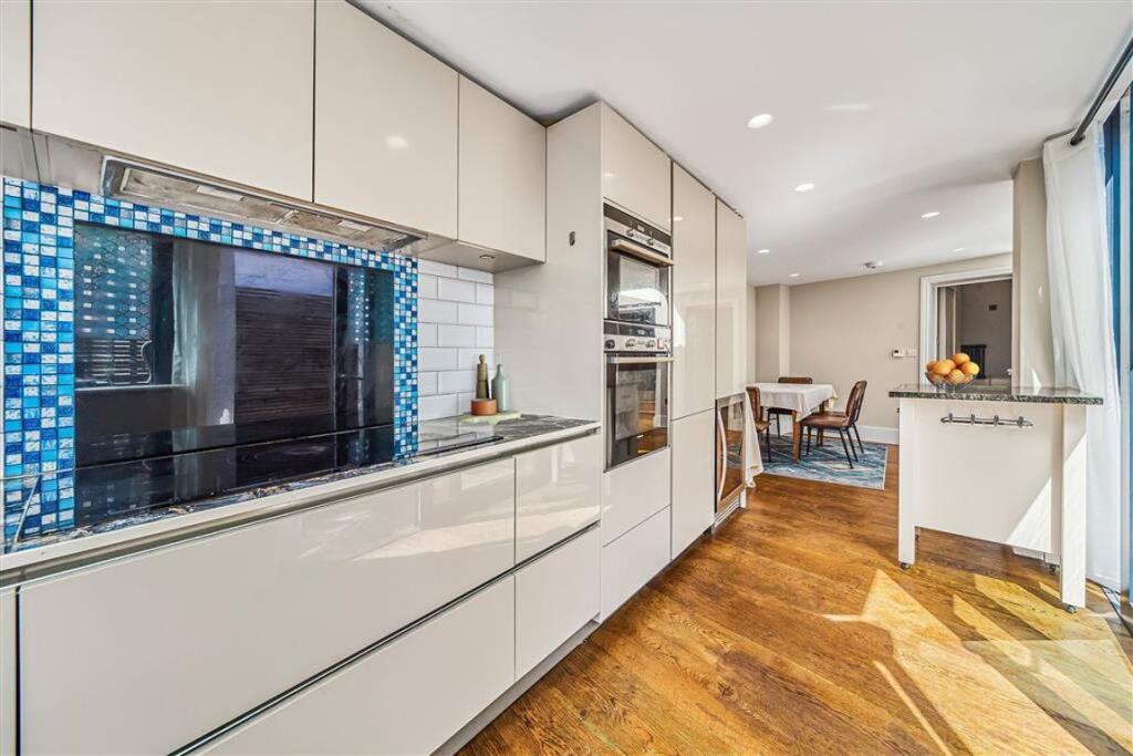 House in London - View 4