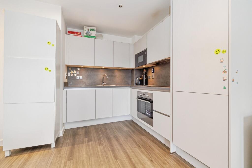 Apartment in Three Rivers, Watford Rural - View 4