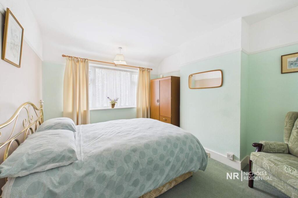 House in Kingston upon Thames - More