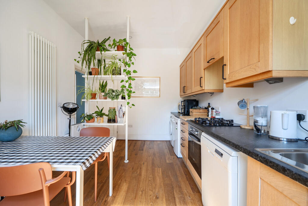 Abbots Walk, Reading, Berkshire, RG1 - More