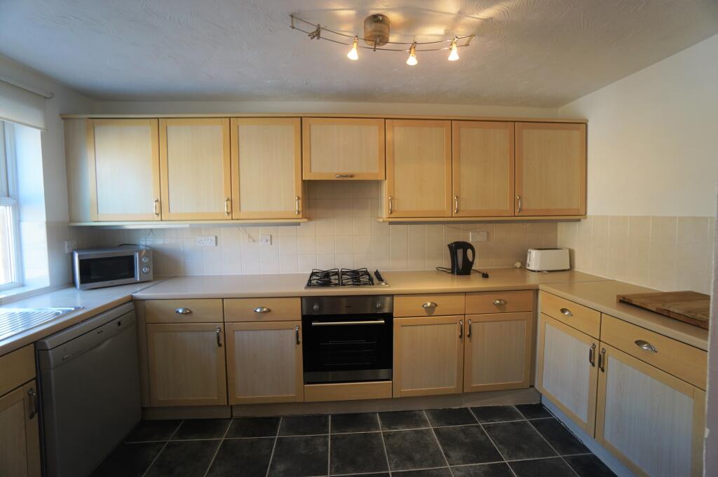 5 bedroom terraced house for rent