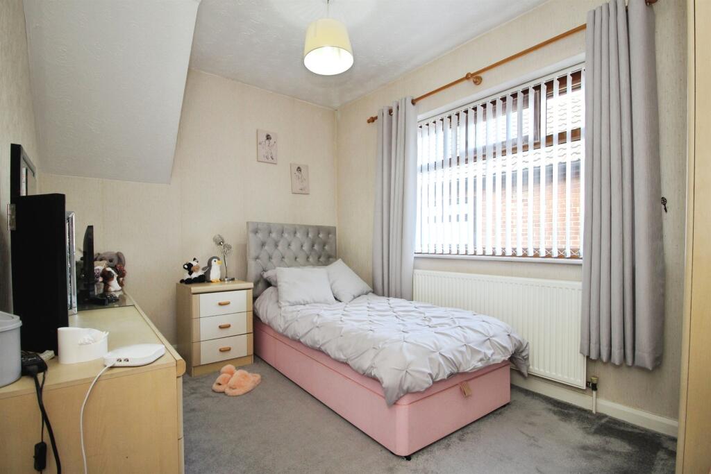 House in Wakefield - View 5