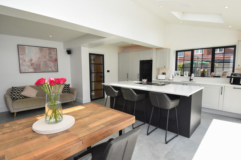 Mount Drive, Urmston, M41 – další