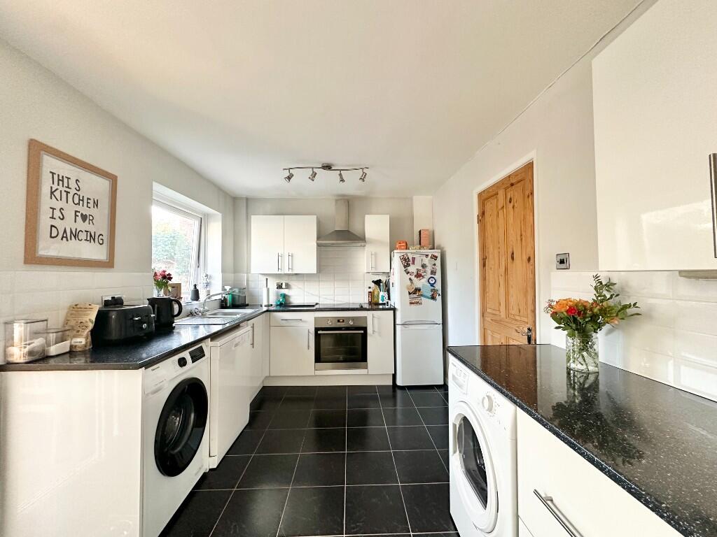 Tulip Close, Sale, Greater Manchester, M33 photo 3