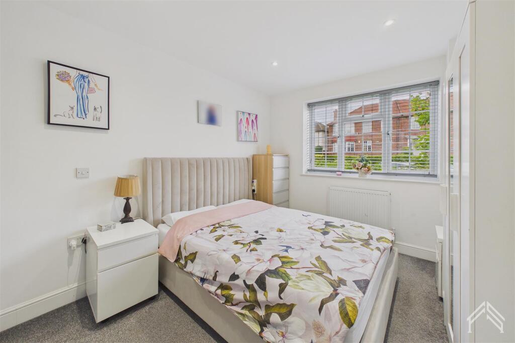 Apartment in Harrow - View 3