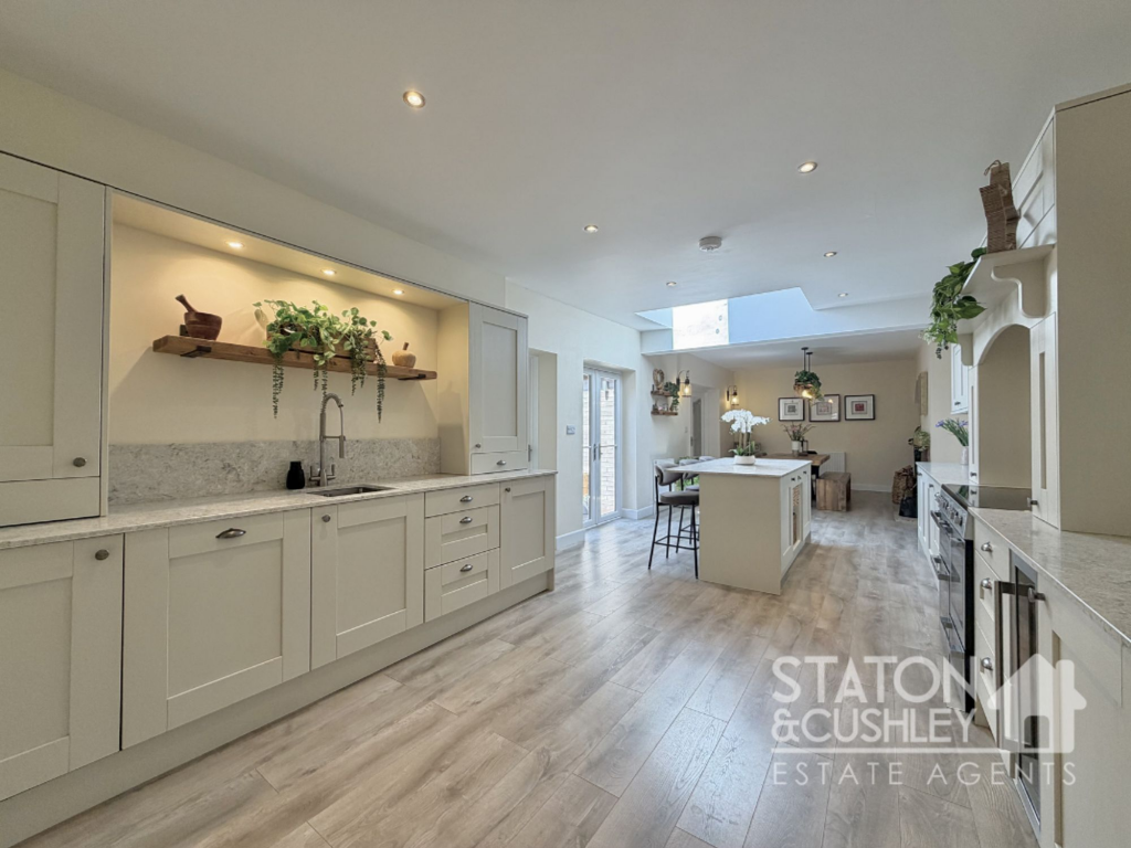 Oak Tree Lane, Mansfield, NG18 - More