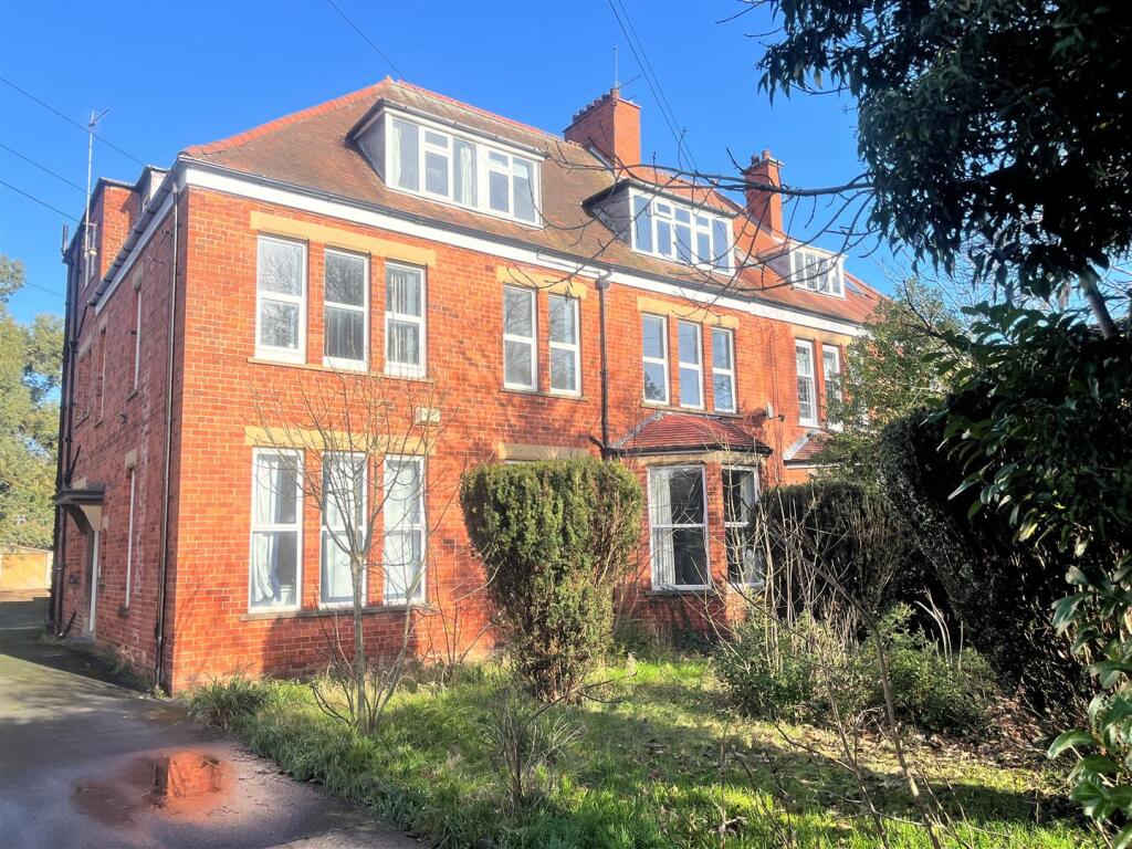 Main image of property: Newland Park, Hull