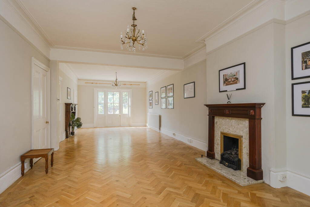 House in London - View 2