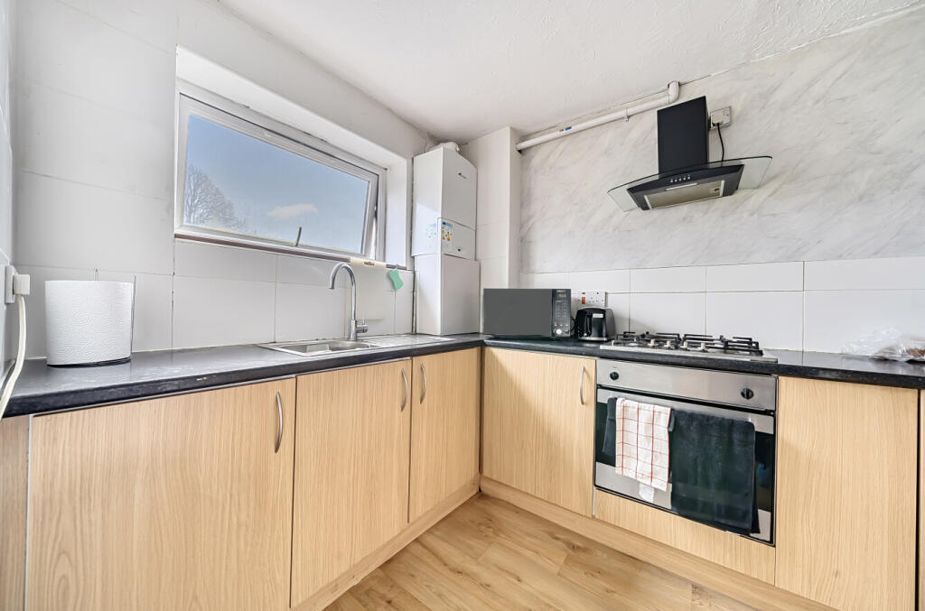 Willow Drive, Bracknell, Berkshire photo 3