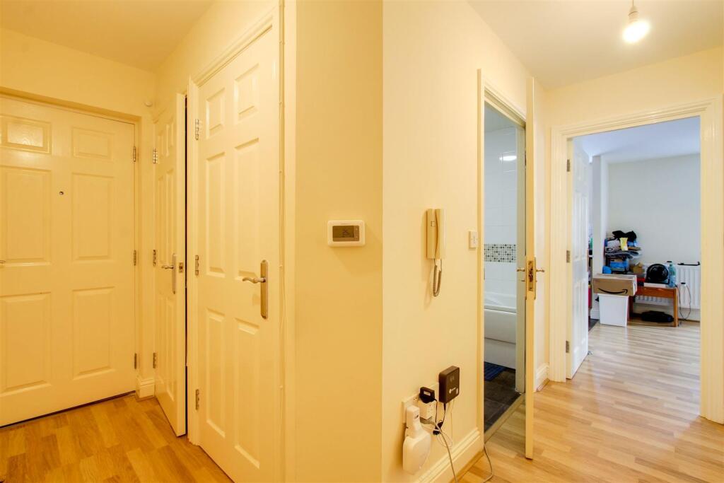 Apartment in Cambridge - View 5