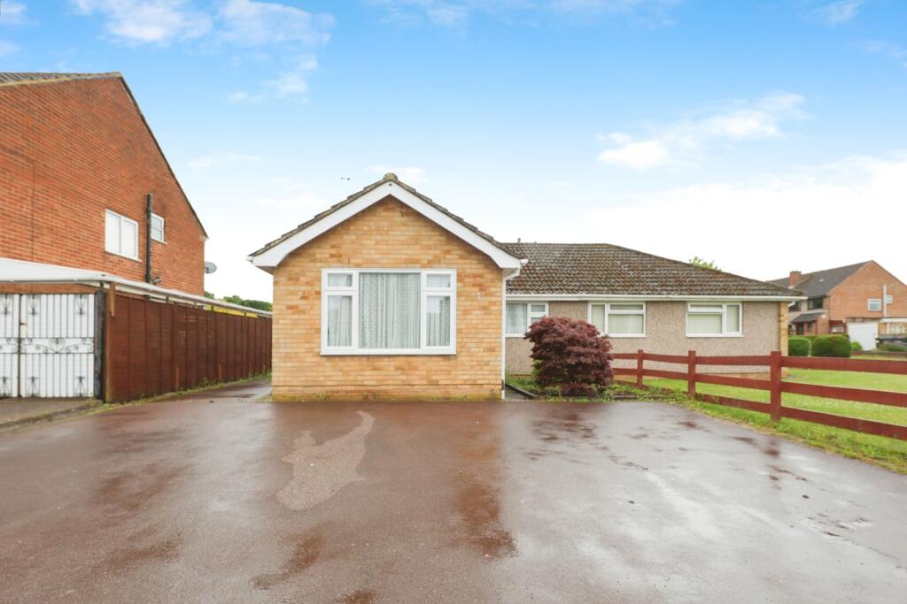 Main image of property: Bramdene Avenue, Nuneaton, Warwickshire, CV10