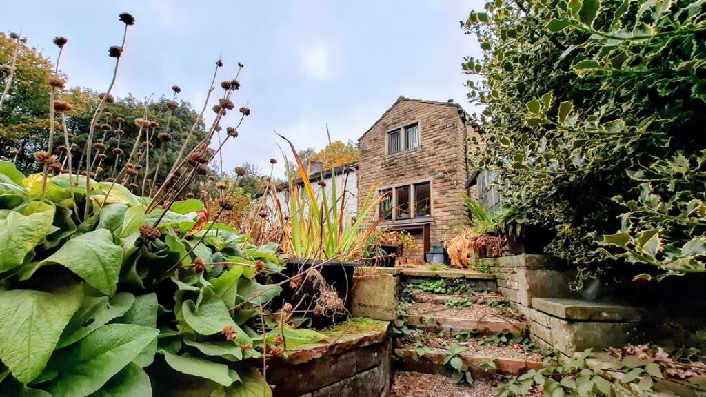 2-bed house on 4 Hill End Road Delph OL3 5JA, £295,000