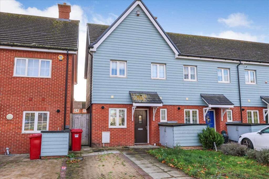 2-bed terraced on Marunden Green, Kestrel Place, Slough, £380,000