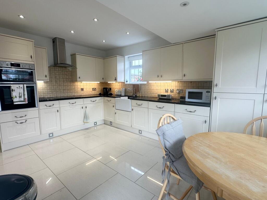 Maple Avenue, Bexhill-on-Sea, TN39 photo 2