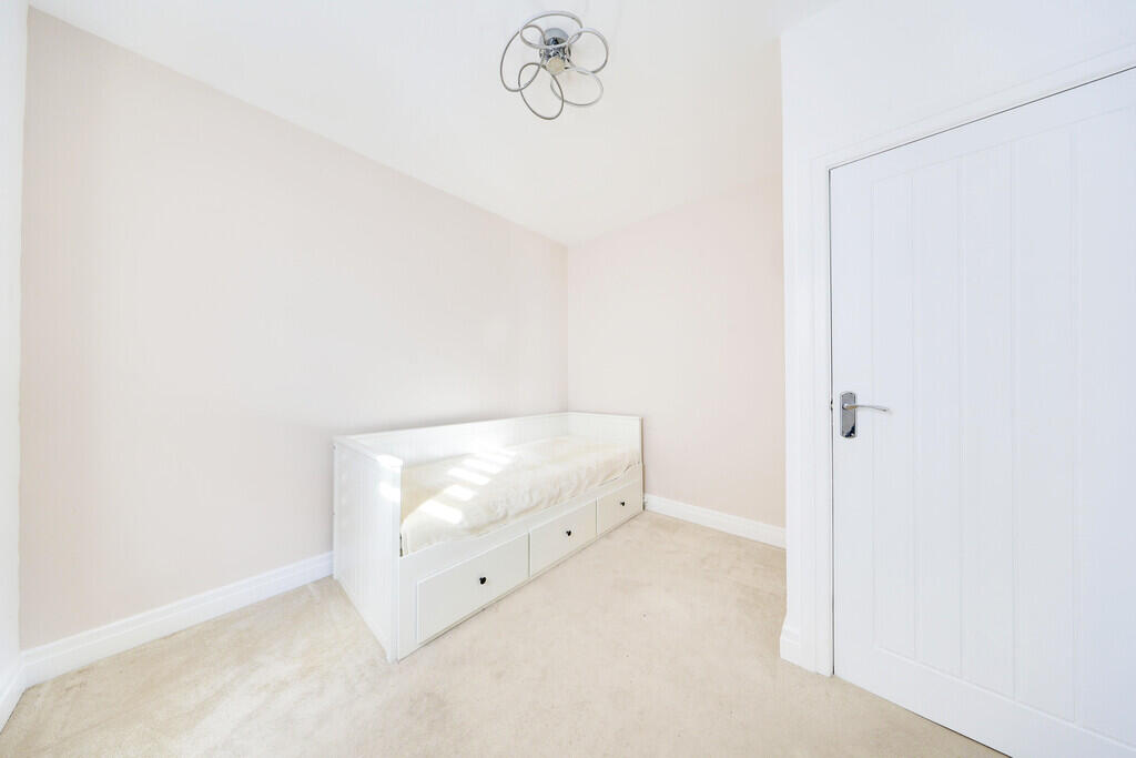House in Orpington, Broom Hill, Goddington - More