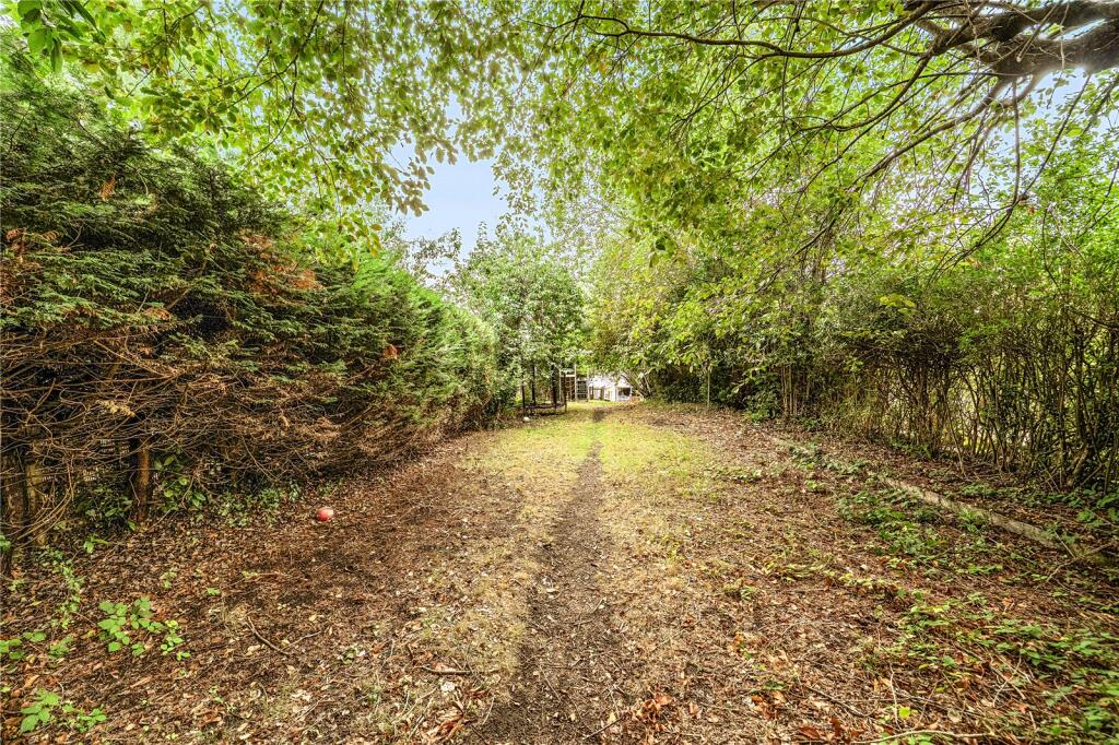 House in Surrey Heath, Windlesham - View 4