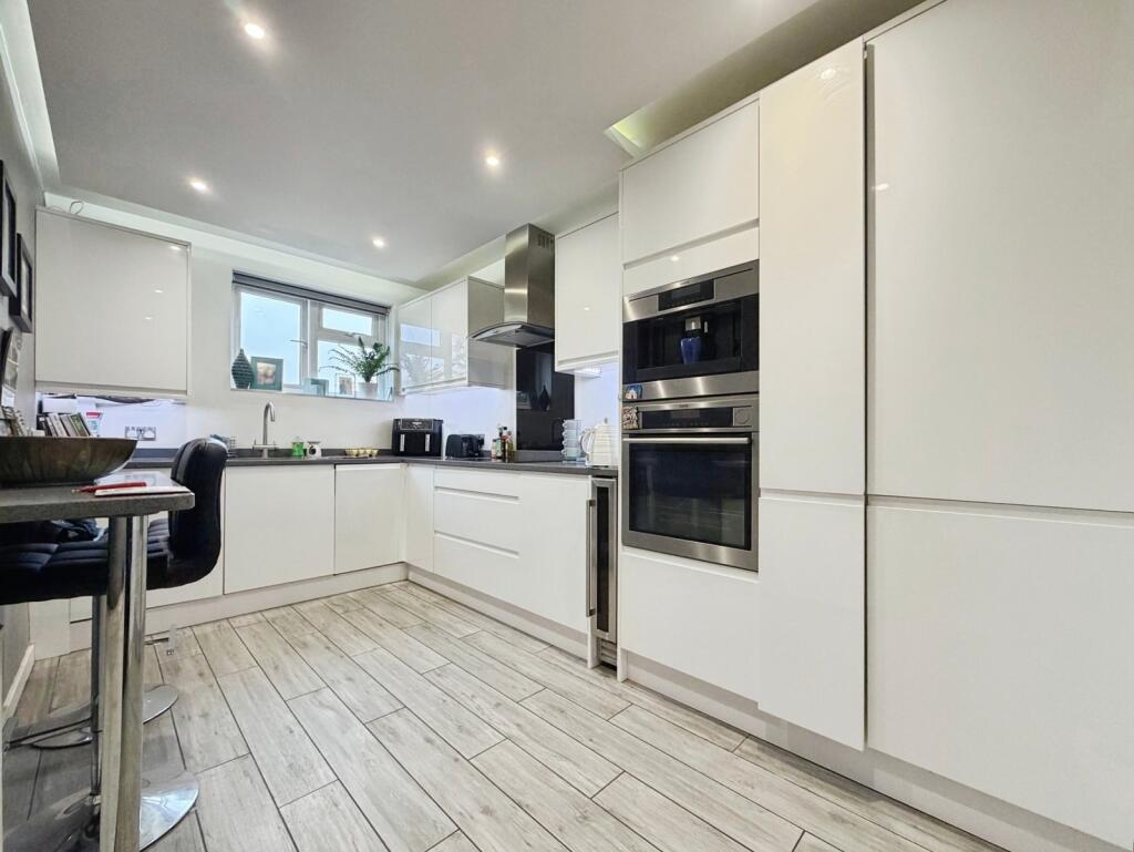 Apartment in Guildford - More