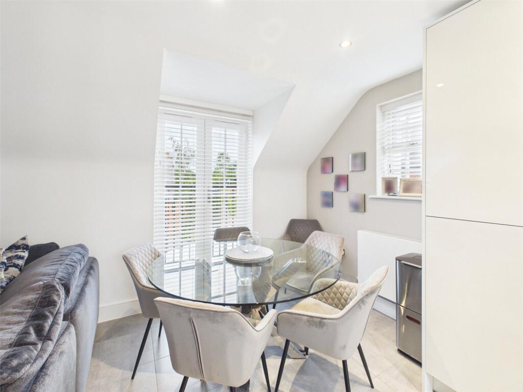 Hall Garden, Binfield, Bracknell, Berkshire, RG42 - View 4