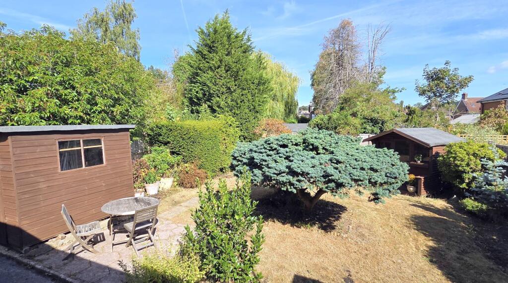 Chestnuts Close, Lindfield, RH16 photo 4