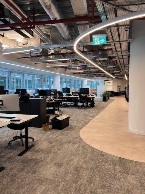 Photo 10 - Desking .jpg