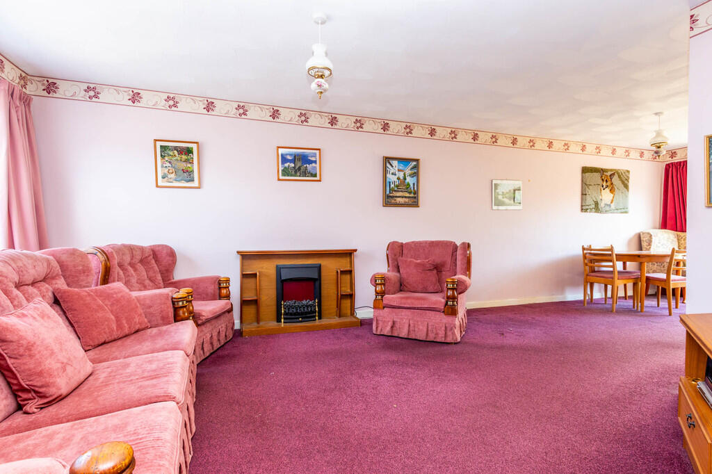 Oaks Drive, Higham Ferrers - View 5