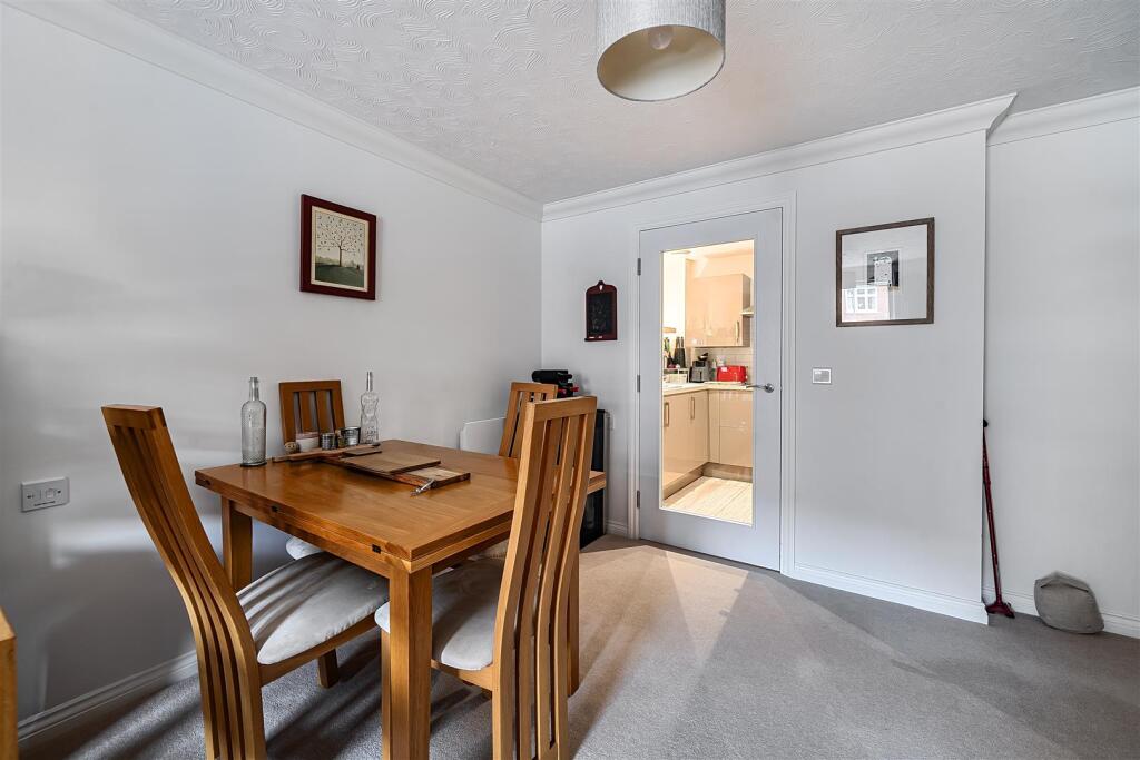 Apartment in Towcester, West Northamptonshire - View 4