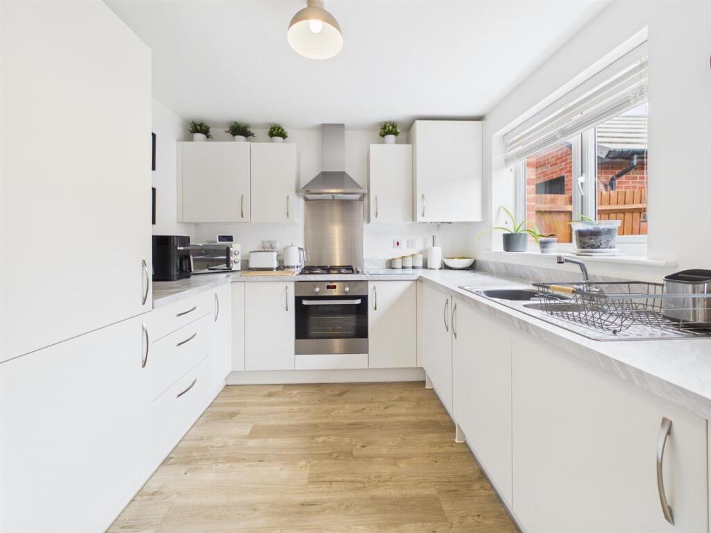 House in Stroud, Hunts Grove - More