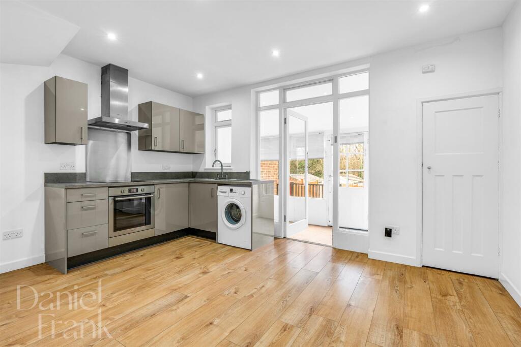 Uplands Road, Woodford Green photo 4
