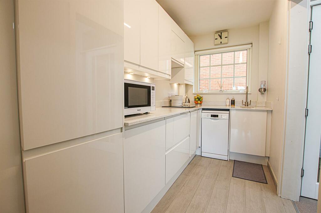 Heath Road, Newmarket photo 3