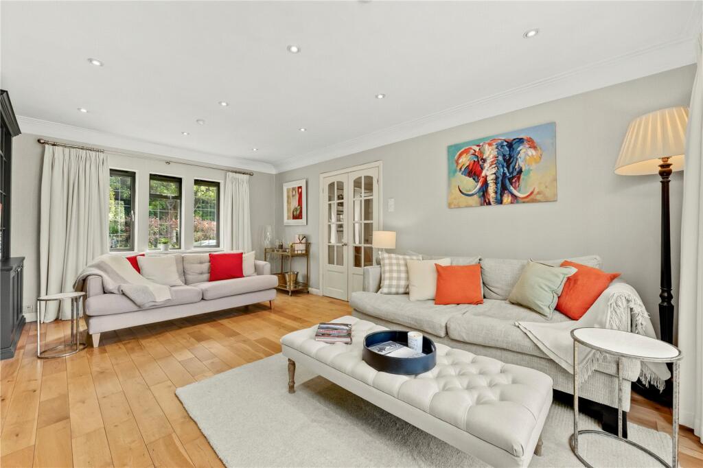 Lammas Lane, Esher, Surrey, KT10 – další