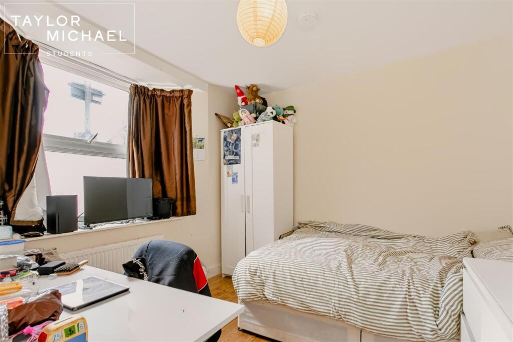 4 bedroom terraced house for rent