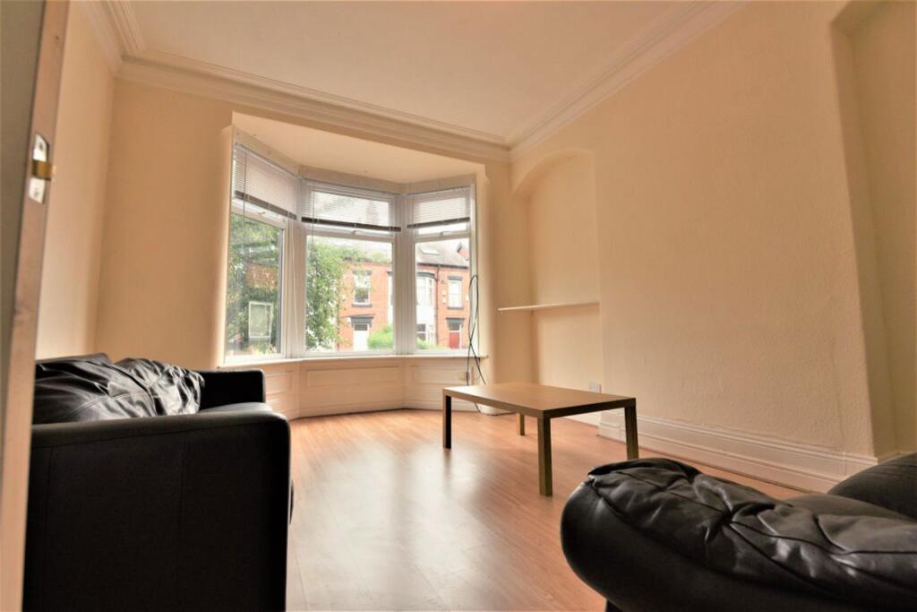 Main image of property: 15 Headingley Ave (7 beds)