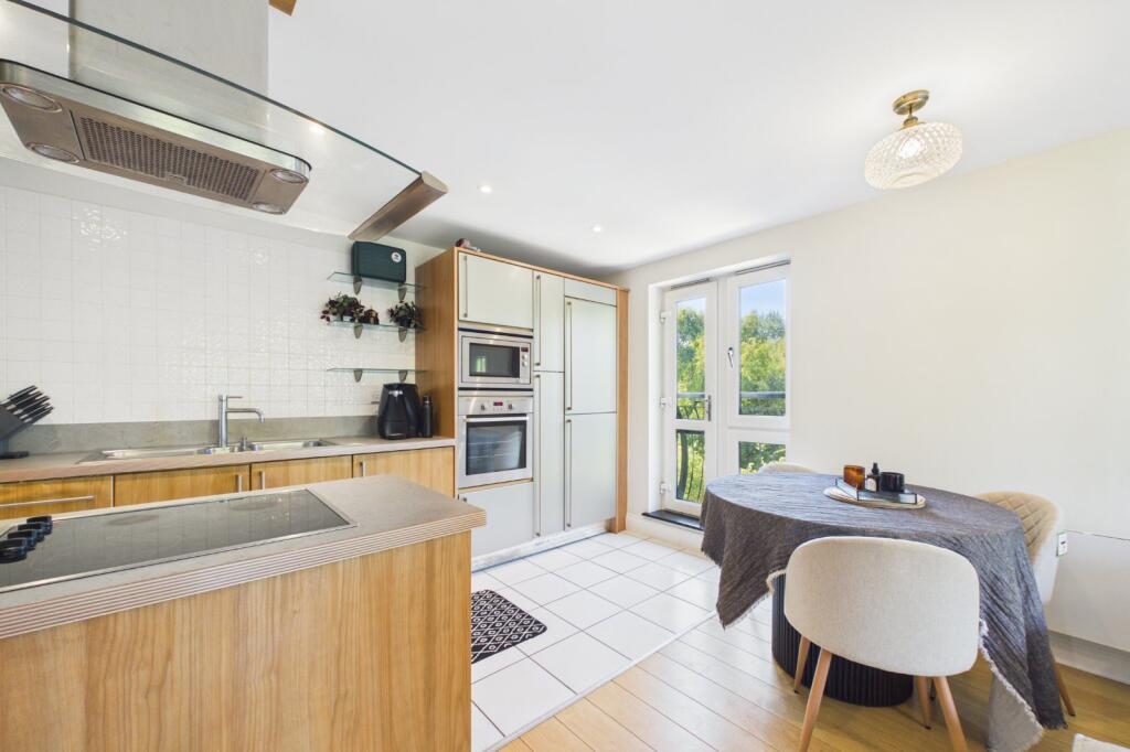 Apartment in Reading - View 4