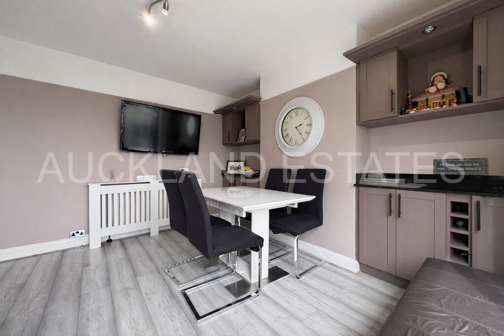 Park Avenue, Potters Bar - More
