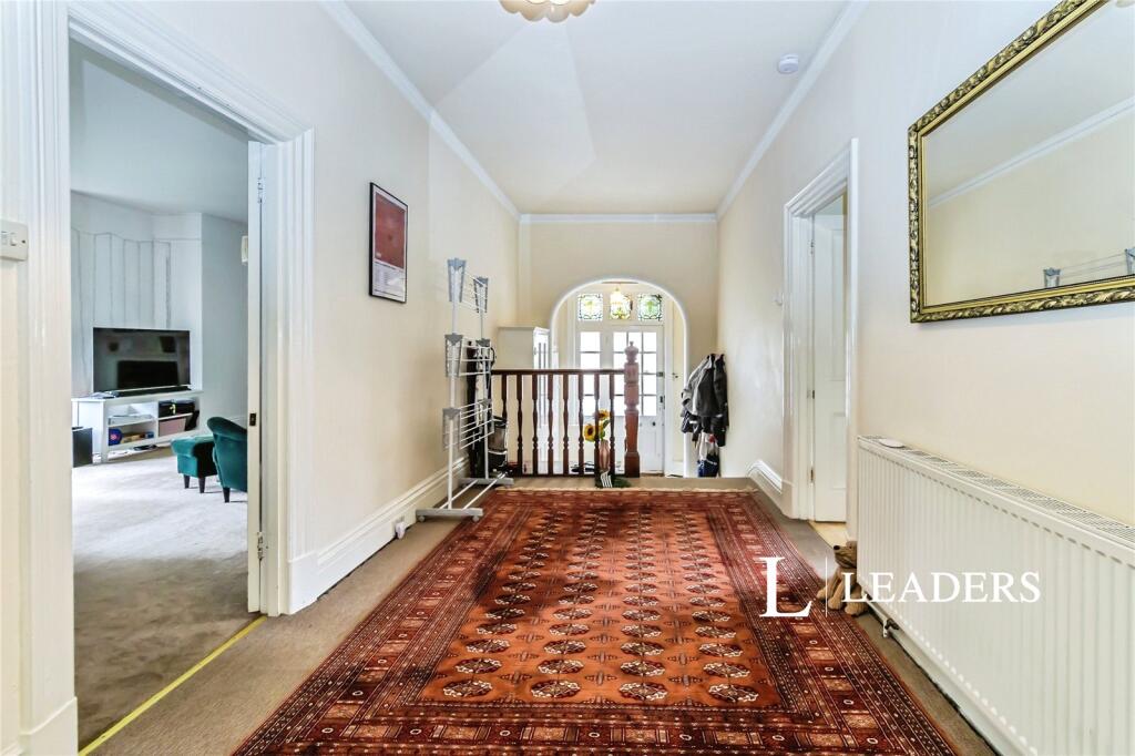 Apartment in Sevenoaks, Kippington - View 4