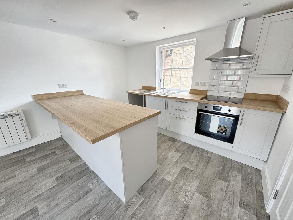 35 Fore Street, Tiverton, EX16 photo 3