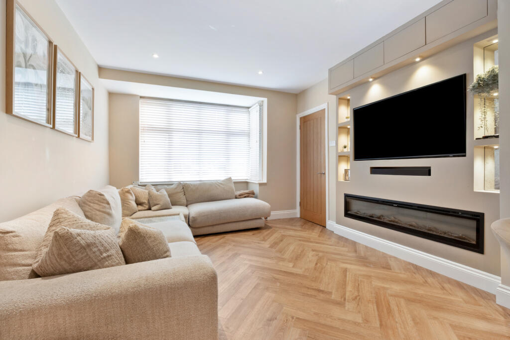 House in Sutton - View 4