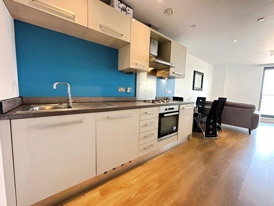 Apartment in Leeds, West Yorkshire - View 4