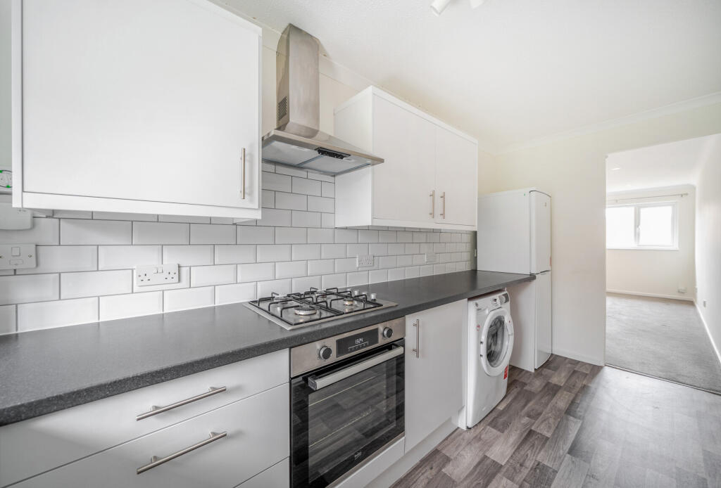 Apartment in London, Roundshaw - View 4