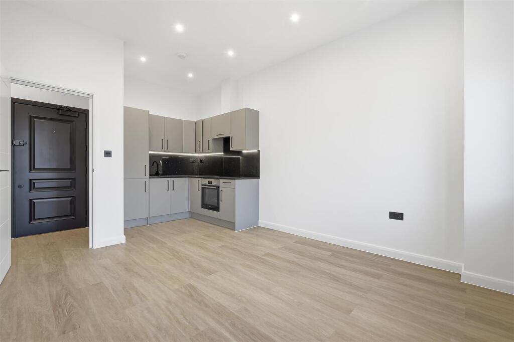 Main image of property: Headgate, Colchester, CO3