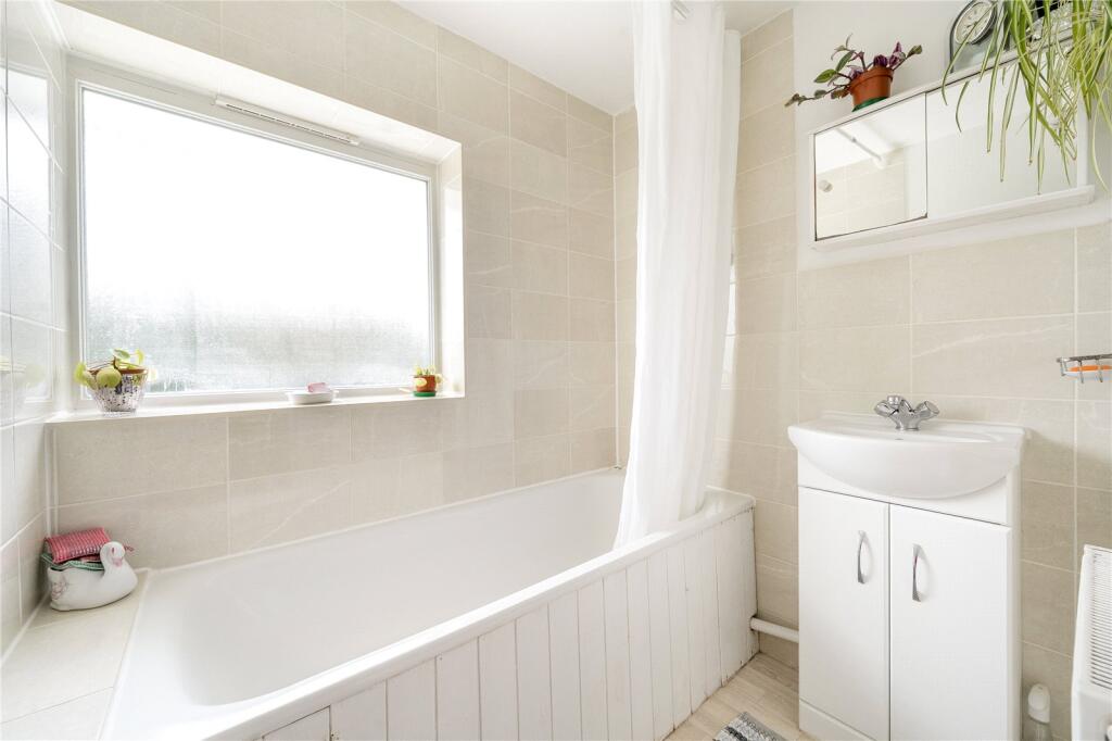 House in Surrey Heath, North Bourne, Chobham - View 5