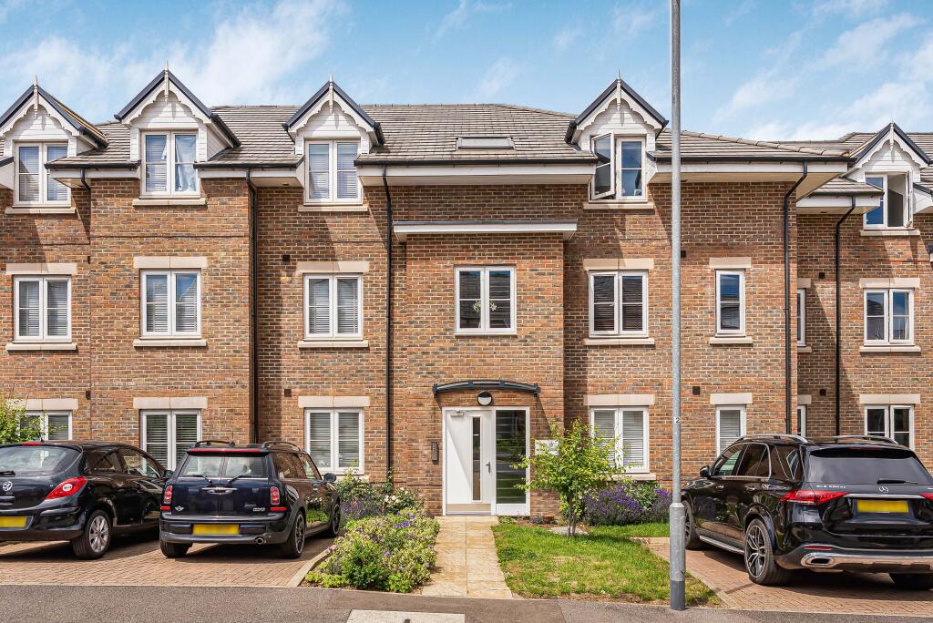 Main image of property: Neville Close, St Albans, AL3