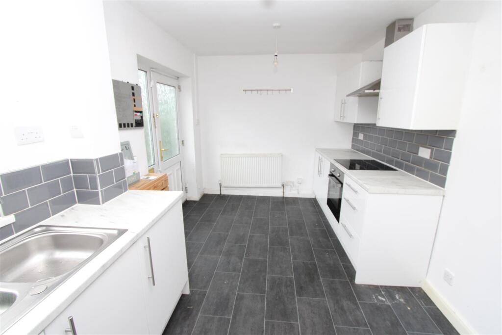 House in Bradford, West Yorkshire - View 3