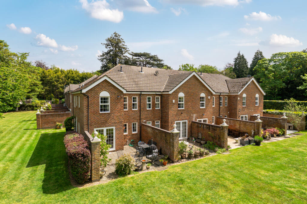 Main image of property: London Road, Sunninghill, SL5
