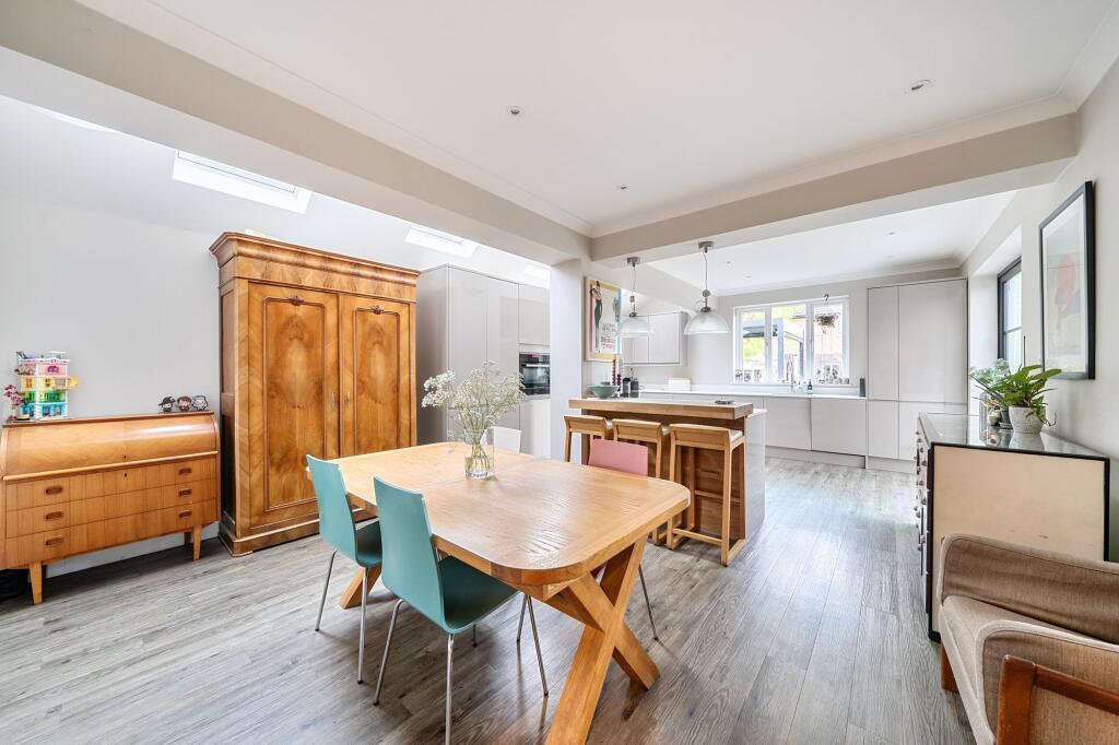 House in Kingston upon Thames - More