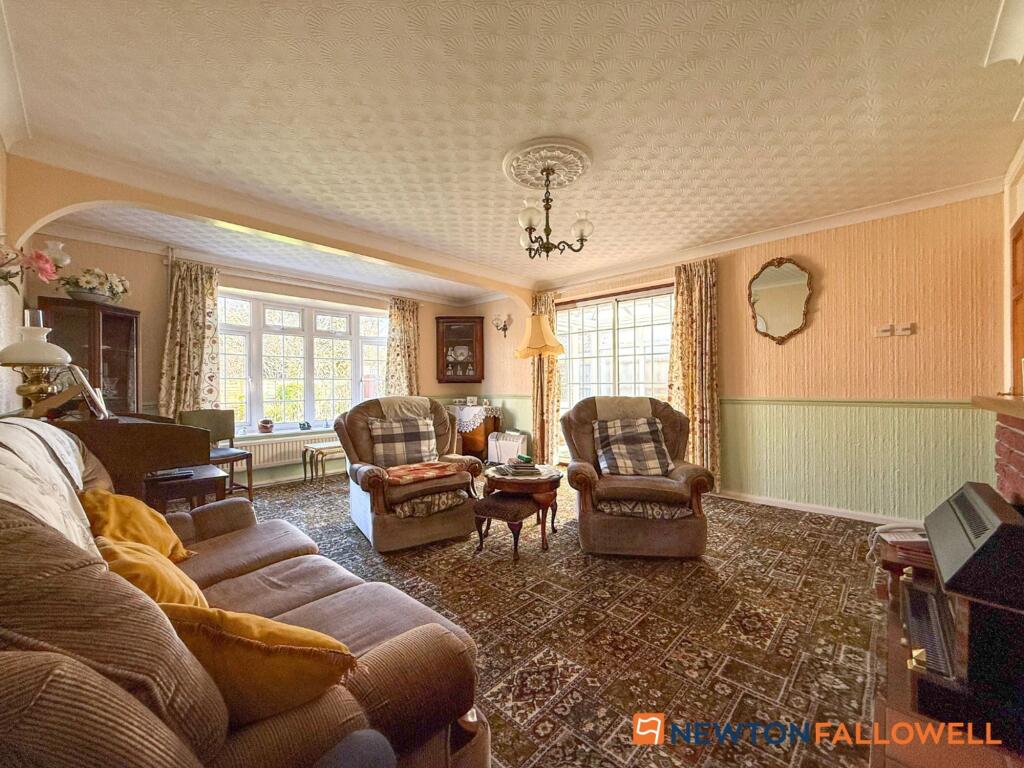Village Way, Farndon, NG24 photo 2